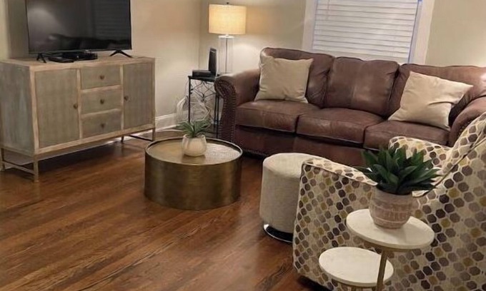 South Cleveland House | Cozy Cottage Downtown Cleveland