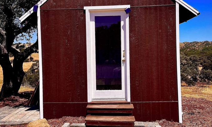 Hollister Cottage | Cozy cottage in charming Paicines with WiFi