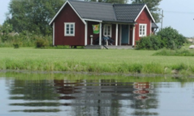 Kopingsvik House | Cozy cottage in front of private lake