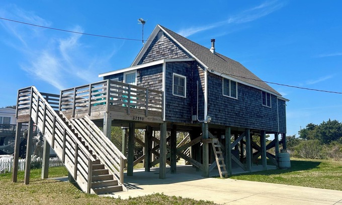 Hatteras House | Cozy cottage in Hatteras Village. Convenient to shopping, restaurants and beach.