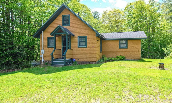 Blodgett Landing Cottage | Cozy Cottage in Newbury, NH - Walkable to Lake Sunapee