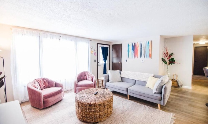 Frankfort House | Cozy Cottage In The Pines