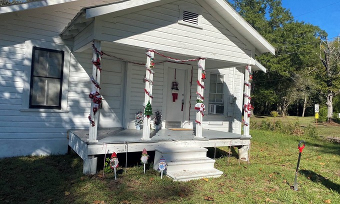 Zavalla Cottage | Cozy Cottage in Zavalla. Minutes to Lake Sam Rayburn near Cassel Boykins.