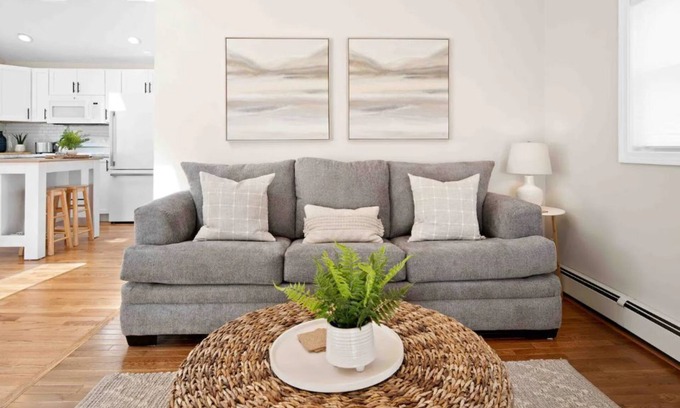 Portsmouth Cottage | Cozy Cottage Near Newport & Bristol. Walk to Beach