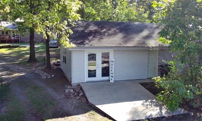 Copeland Cottage | Cozy Cottage on Grand Lake w/ boat parking & an RV Hookup