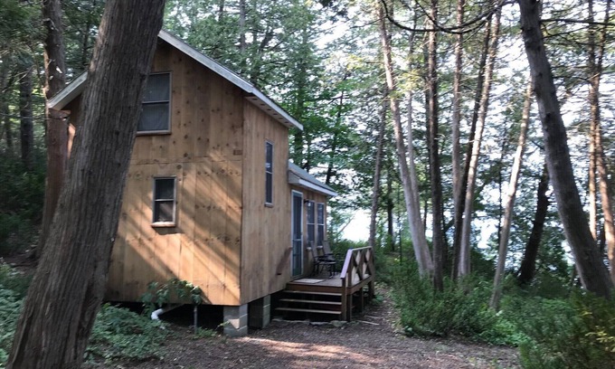 Charlotte Cottage | Cozy Cottage on the shores of Lake Champlain with views of the Adirondacks