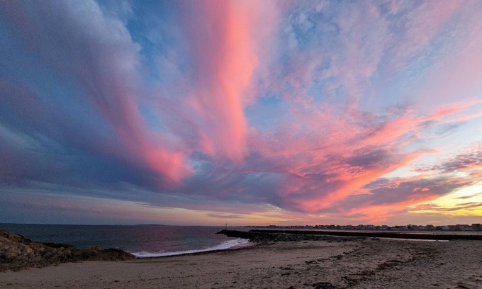 Brant Rock Cottage | Cozy cottage steps to beach sleeps 5 with WiFi, AC in charming Marshfield