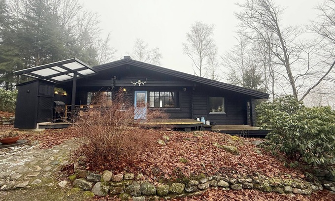 Knared Ski Chalet | Cozy cottage with proximity to fishing | SE02005