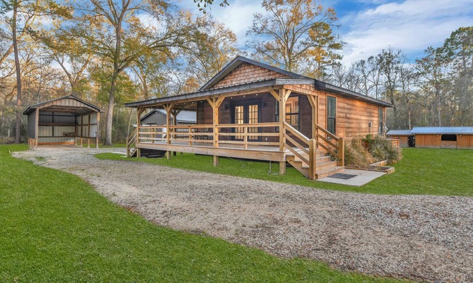 Hull House | Cozy Country Cabin in the Woods