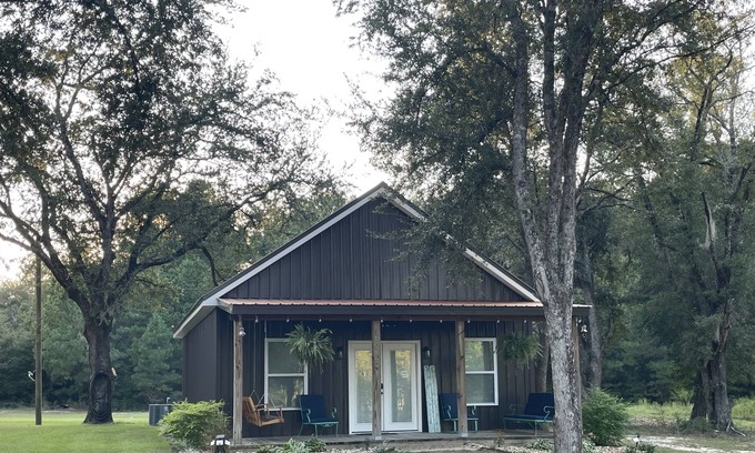 Washington County Cottage | Cozy Country Cottage - 45 minutes from the World’s Most Beautiful Beaches!