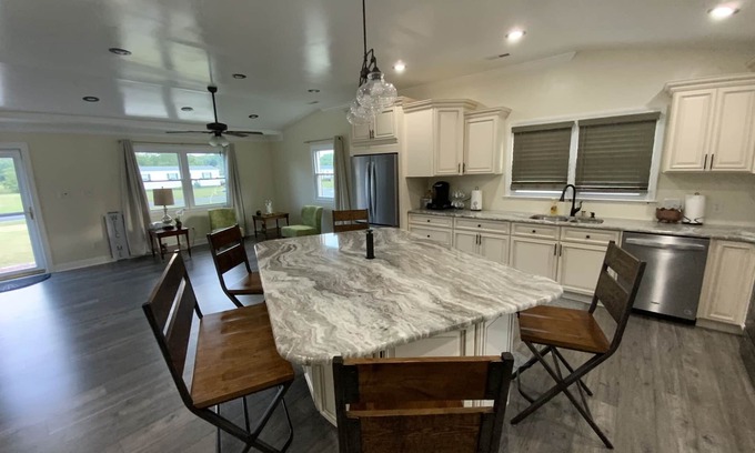 Painter House | Cozy Country Home in the Heart of the Eastern Shore