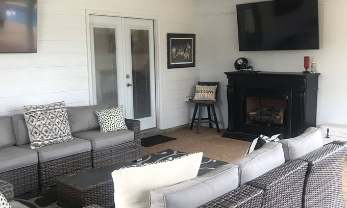 Carson House | Cozy, country living with plenty of privacy and fun things to do!