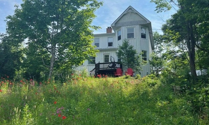 Madoc House | Cozy country side house, with hot tub, pool, sauna in 14 acres private property