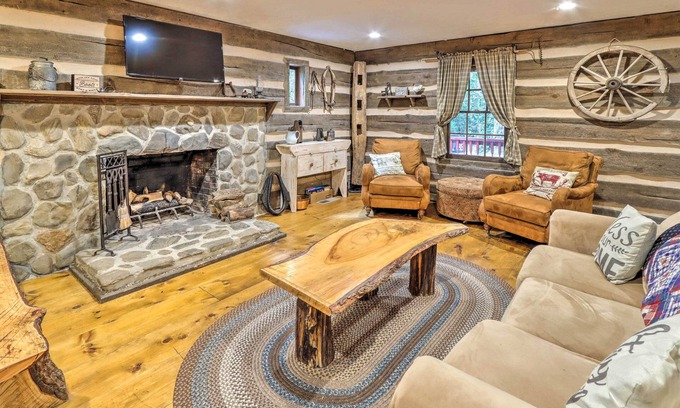 Sautee Nacoochee Cabin | Cozy Creekside Mountain Escape w/Hot Tub!