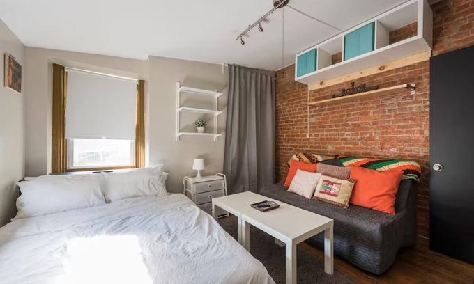 Fishtown Apartment | Cozy Crib in charming Fishtown with AC, WiFi, Washer/Dryer, Private Roof Deck