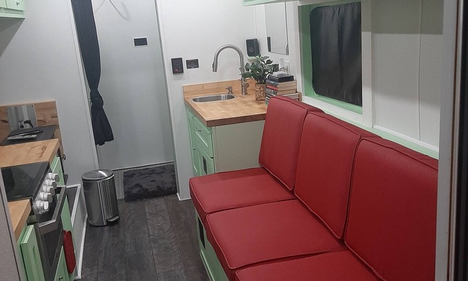 Bermuda House | Cozy Custom Offgrid RV in brilliant Chesterfield with AC, Heat and WiFi