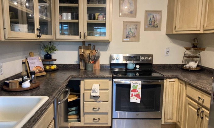 Crystal City House | Cozy, Cute and Quaint House 3 bed/2 bath House