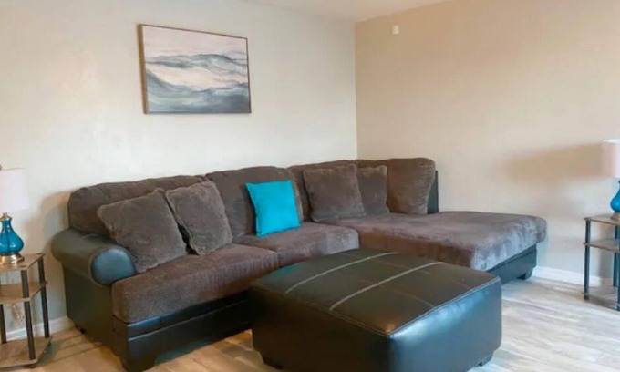 South Daytona House | Cozy DaytonaBeach Getaway w/KingBed & Pet Friendly
