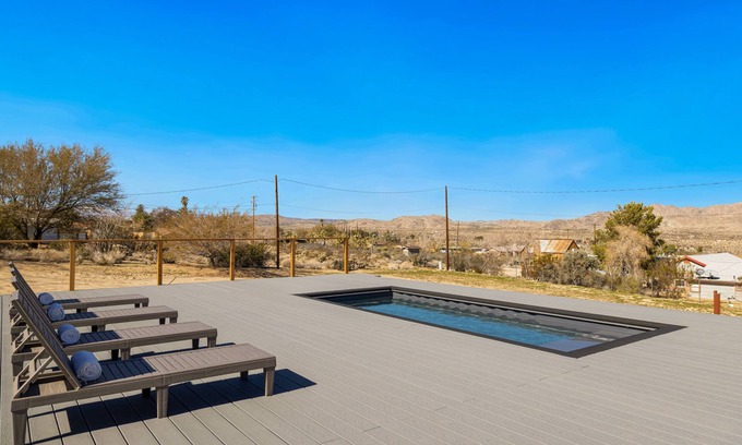 Joshua Tree House | Cozy Desert home w/private pool, fire pit, work desk - minutes to town
