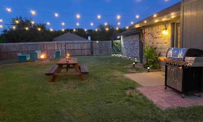 North Richland Hills House | Cozy DFW Duplex, central location, kids, pets