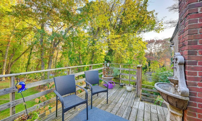Dix Hills Apartment | Cozy Dix Hills Apt w/Deck ~ 7 Mi to Beach!