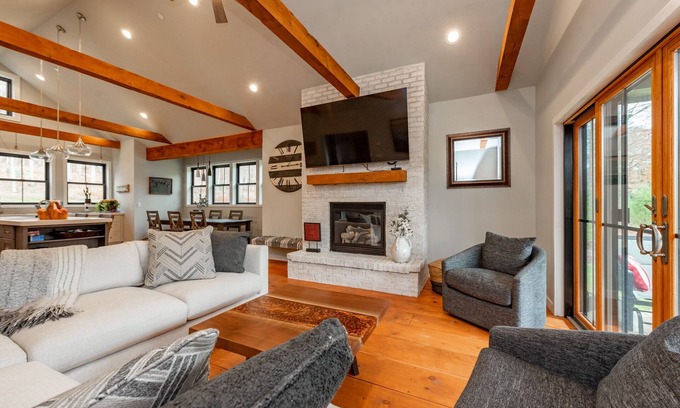 Sky Valley House | Cozy Dog Friendly Golf Area Retreat w/Deck & Fireplace