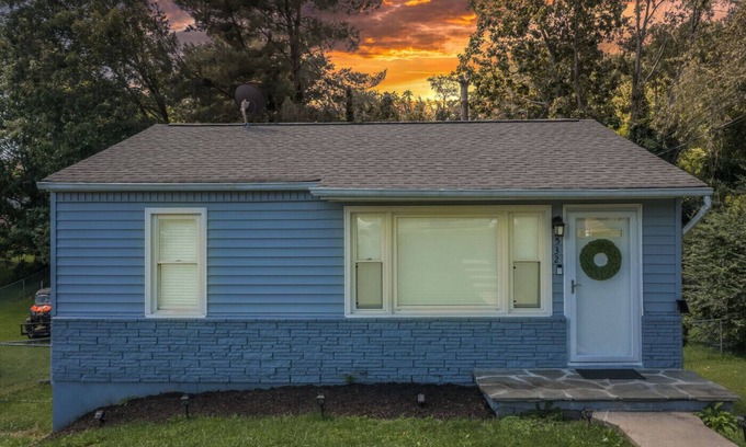 Bristol House | Cozy Downtown Bristol Cottage - 4 min to CASINO