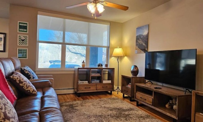 Eagle Condo | Cozy Eagle Ranch retreat walk to everything