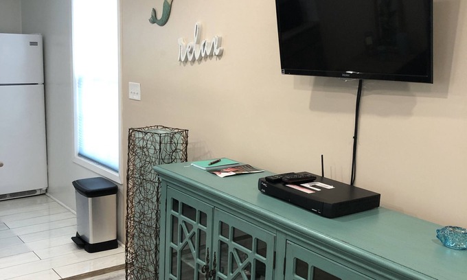Galveston Apartment | Cozy Efficiency Centrally Located-Near Beach, Shopping Areas & Restaurants