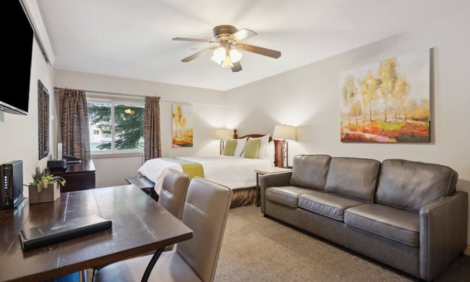 Avon Apartment | Cozy Falcon Point Studio