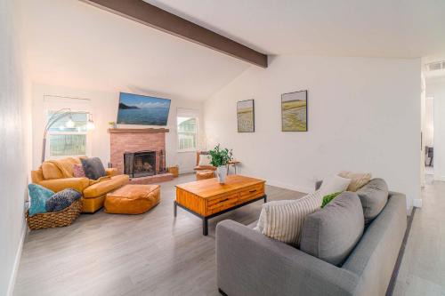 Sparks House | Cozy Family Haven in Sparks - Pet Friendly - Fenced Yard