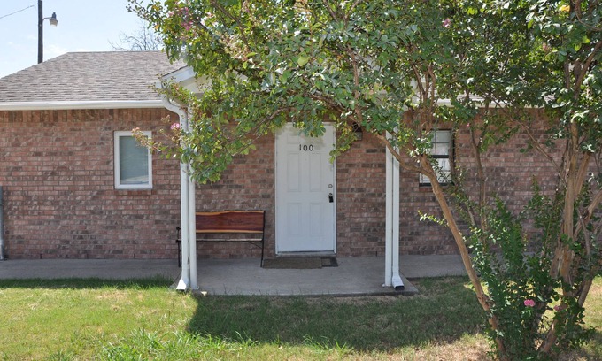 Elm Mott House | Cozy Family Home Near Magnolia & Waco Attractions