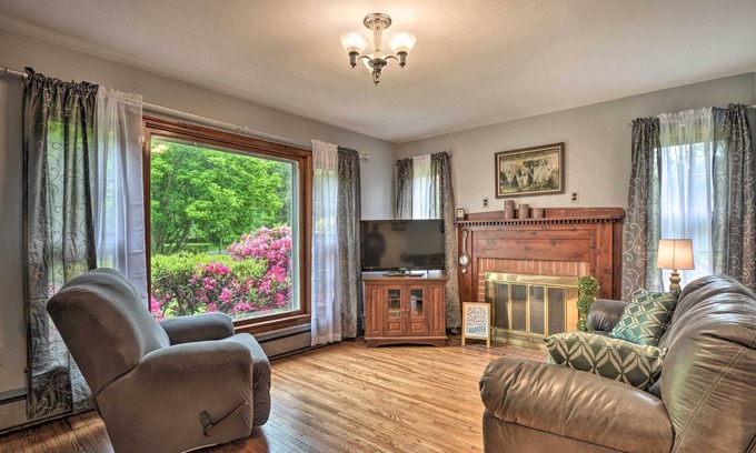 Springfield House | Cozy Family Home w/Kayaks, Dock & Fire Pit!