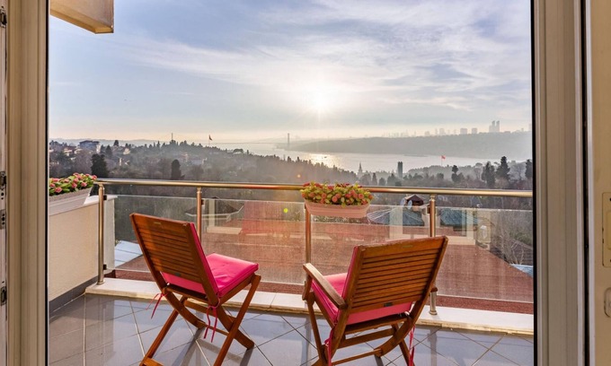 Uskudar Apartment | Cozy Flat with Lovely Bosphorus View in Uskudar