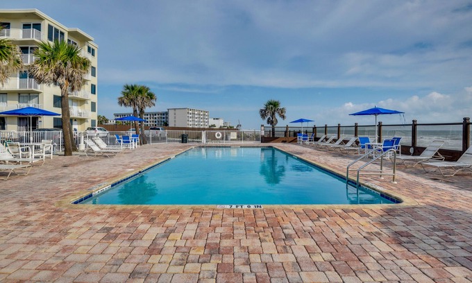Bostwick Park Apartment | Cozy Florida Getaway w/Pool Access & Ocean Views!