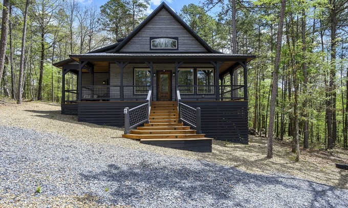 Octavia Cabin | Cozy Forest Cabin w/Nature Views & Peaceful Vibes | Birdwatcher's Paradise