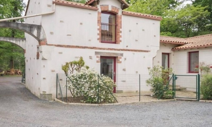 Vertou Cottage | Cozy Forest Retreat near Nantes: Private Garden, Family-Friendly & Fully Equipped