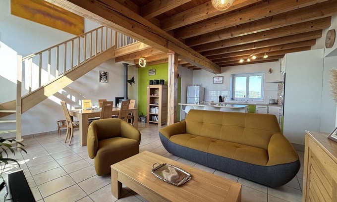Saint-Bonnet-de-Rochefort Cottage | Cozy cottage with enclosed garden in Auvergne