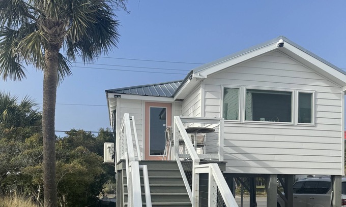 South Carolina Lowcountry House | Cozy Front Beach One Bedroom Cottage
