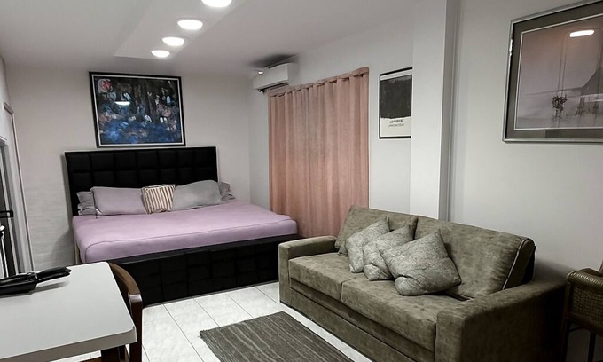 Chacao Apartment | Cozy Fully Equipped Studio with King Bed and Independent Entrance