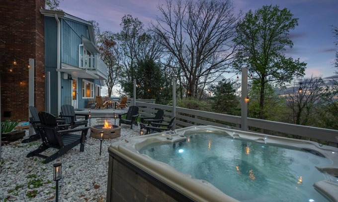 Royal Pines House | Cozy & Fun! Game Room, Putt Putt, Playset, Hot Tub