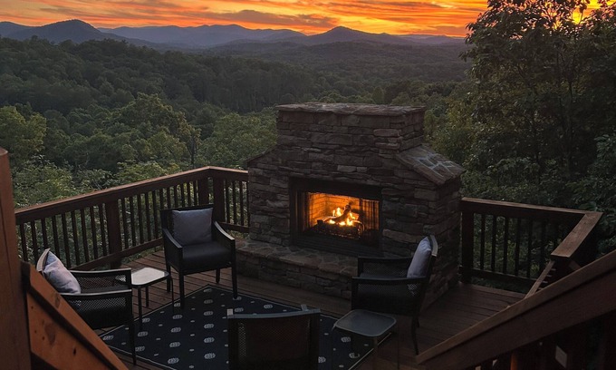 Foxfire Estates Cabin | Cozy Getaway Long Range View Paved Access Minutes To Downtown Blue Ridge Hot Tub