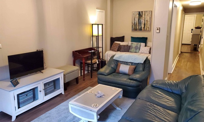 Brunswick Apartment | Cozy Getaway near Harper's Ferry, C&O & Potomac River, Frederick & train to DC
