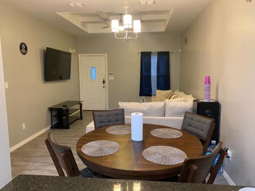 Edinburg Apartment | Cozy Getaway with King Bed near UTRGV