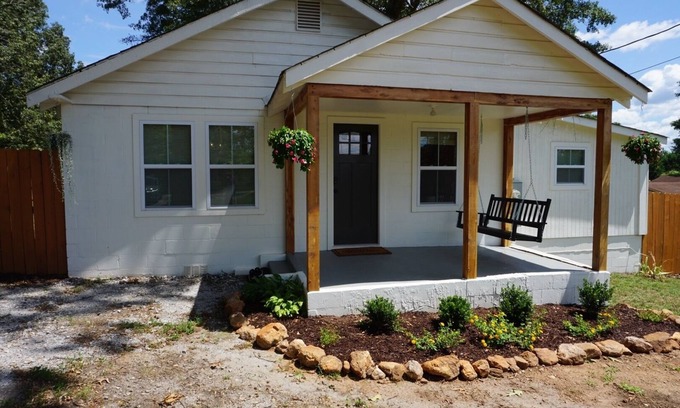 Conestee House | Cozy Greenville Cottage. Close to downtown! Pet friendly!