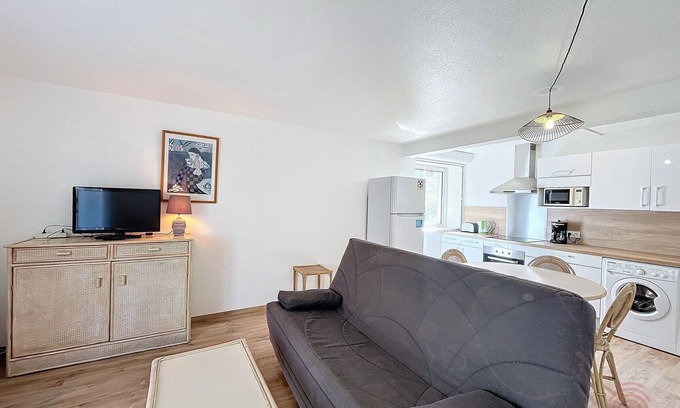 Lamalou-les-Bains Apartment | Cozy Ground Floor Apt with Terrace, Near Town Center & Thermal Baths, Pet-Friendly, Free WiFi