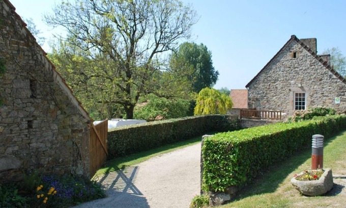 Vasteville Cottage | Cozy Ground-Floor Cottage, Private Garden, WiFi, Near Sea, 4 Guests, Parking, BBQ