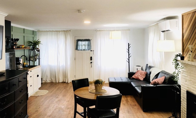 Vancouver Apartment | Cozy Guest House Suite W/Primary Entrance, pet friendly