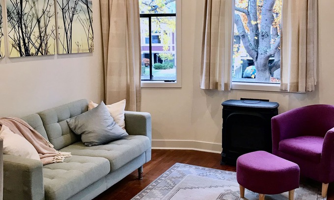 James Bay House | Cozy half-duplex in central location - walk to downtown or the beach