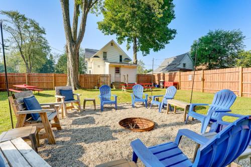 Hart House | Cozy Hart Getaway with Fire Pit Less Than 1 Mi to Lake!
